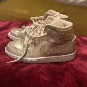 Air Jordan 1 Mid - Gold Metallic